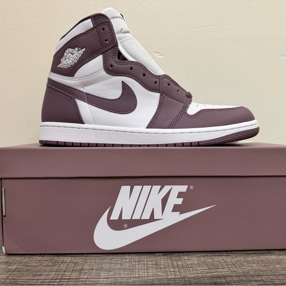 Nike Air Jordan 1 Retro High OG Men’s Size 10